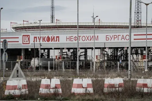 САЩ отлага санкциите за "Лукойл" в България до 29 април 2026 г. 