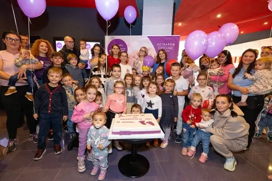 Пораснали герои и техните лекари отбелязаха с кинопрожекция Световния ден на недоносените деца 