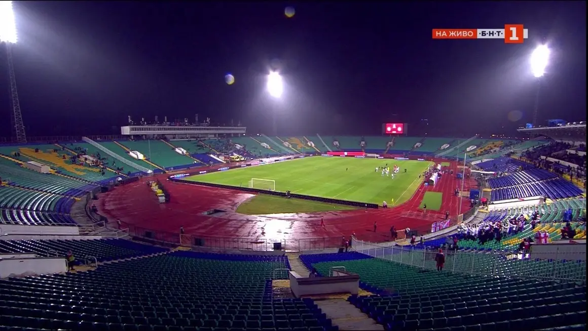 България се спаси от исторически срам пред празен национален стадион