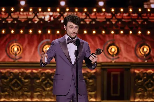 “Просто искам да го прегърна” или защо Даниел Радклиф изпрати писмо на новия Хари Потър