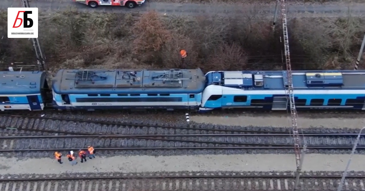 Над 40 души пострадаха тази сутрин при сблъсък на два