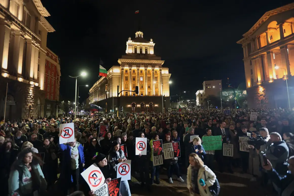 "Не оставяй демокрацията зад решетките". Хиляди протестираха в подкрепа на Коцев и Барбутов