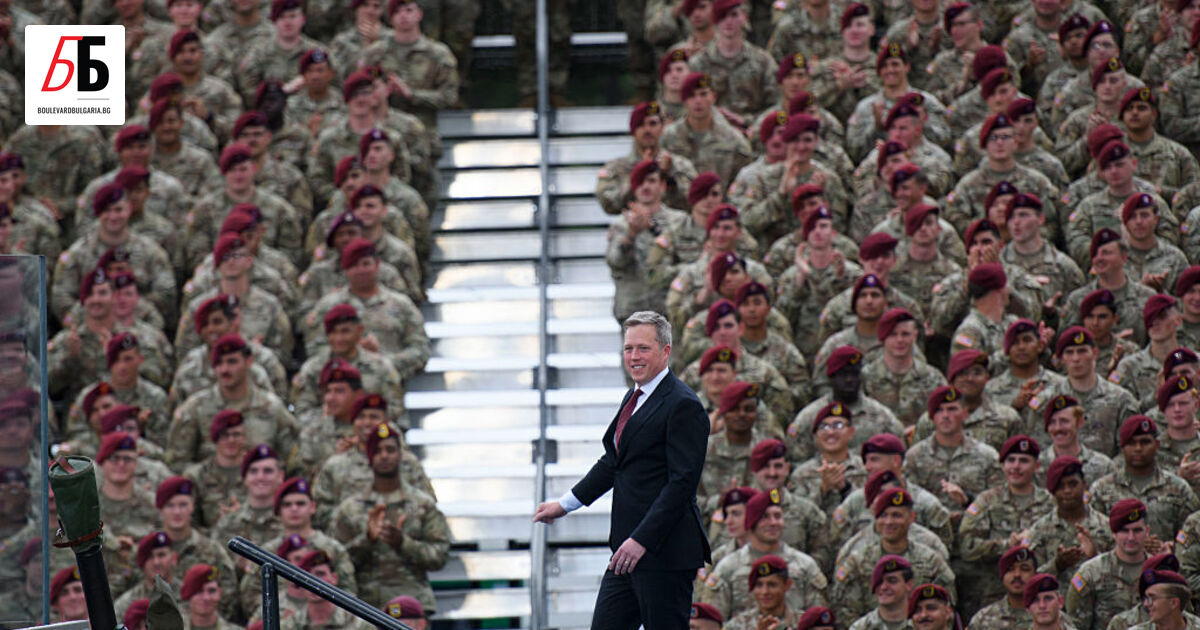 Секретарят на американската армия Дан Дрискол(38 г.) провежда срещи с