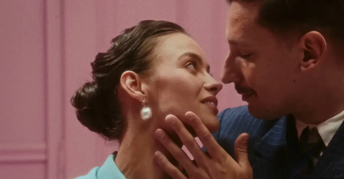 "Татко, влюбих се в мъжкар" ще се излъчва в метрото и трамваите в София