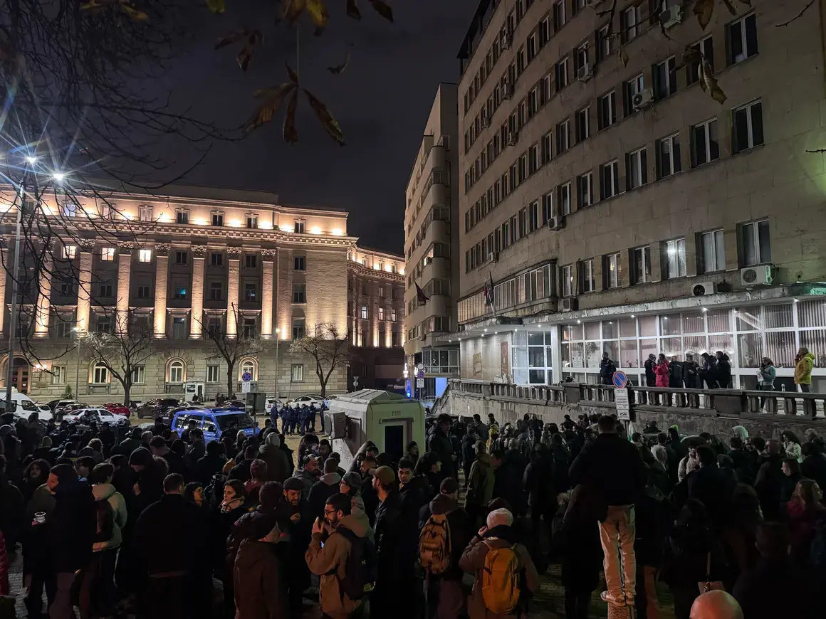 "Данчо, ела". Хиляди блокираха парламента и протестираха срещу Бюджет 2026