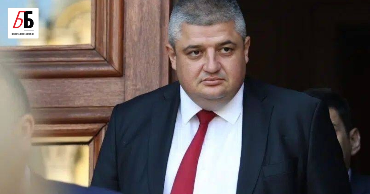 Абе, я бягай оттук, бе, мръшляк такъв... Ти си пълен