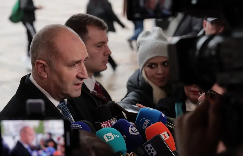 Радев няма да бърза с връчването на третия мандат, за да даде време за промени в Изборния кодекс