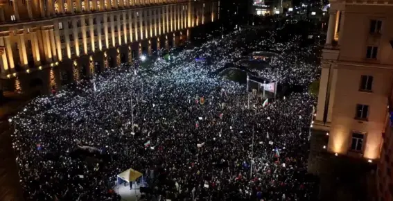 На живо: Огромен протест в София срещу Бюджет 2026 и корупцията