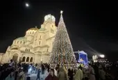 Запалиха светлините на коледната елха в София