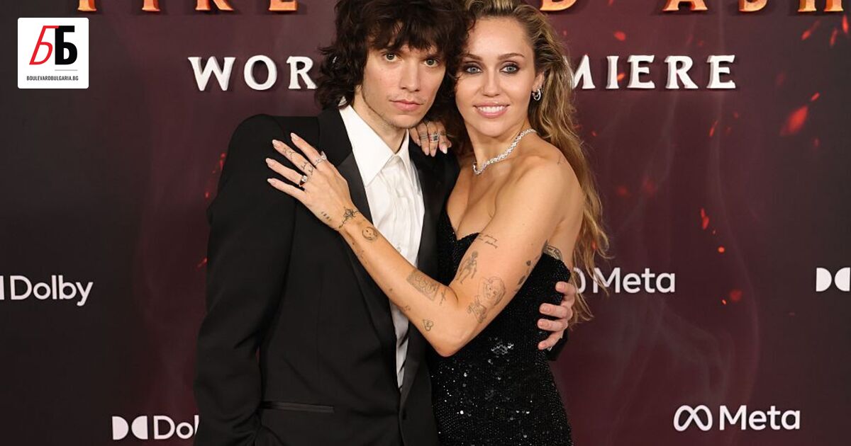 Майли Сайръс се сгоди за барабаниста Макс Морандо, с когото