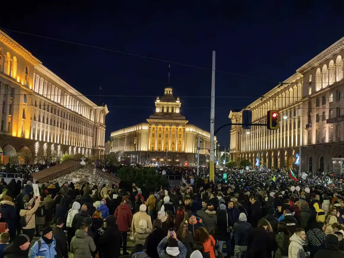 Повече от 27 хиляди са се включили в петиция за оставка на правителството, организирана от ПП-ДБ