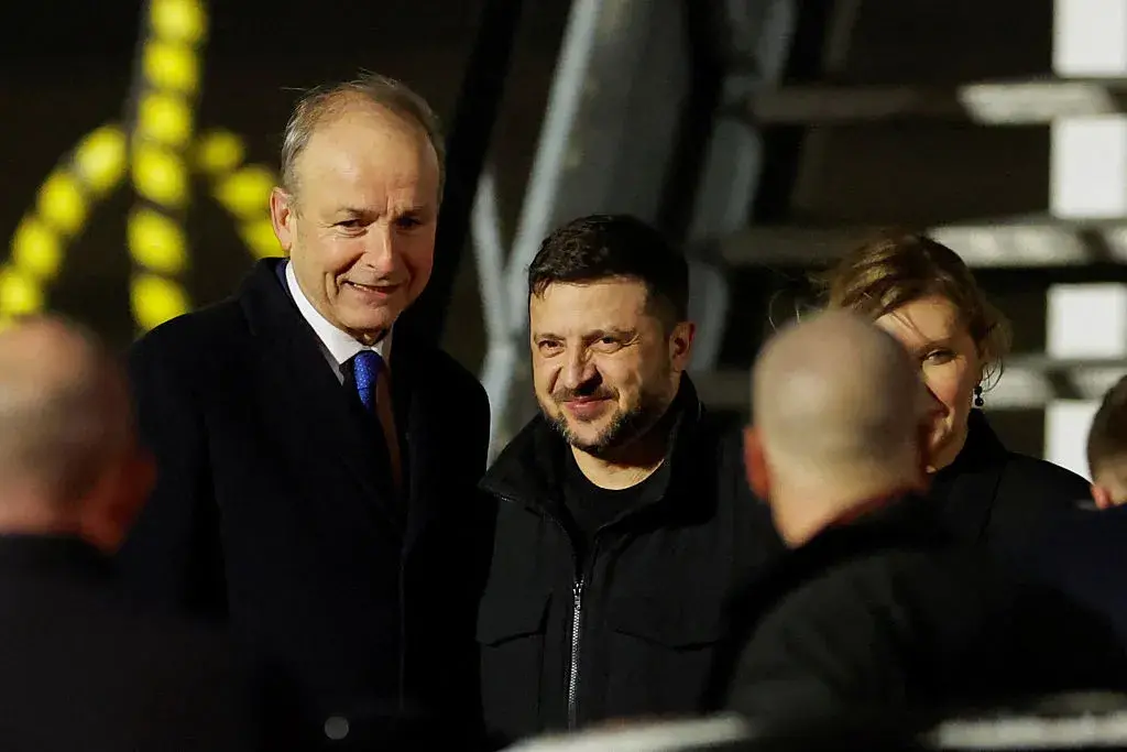 Дронове са преследвали самолета на Зеленски