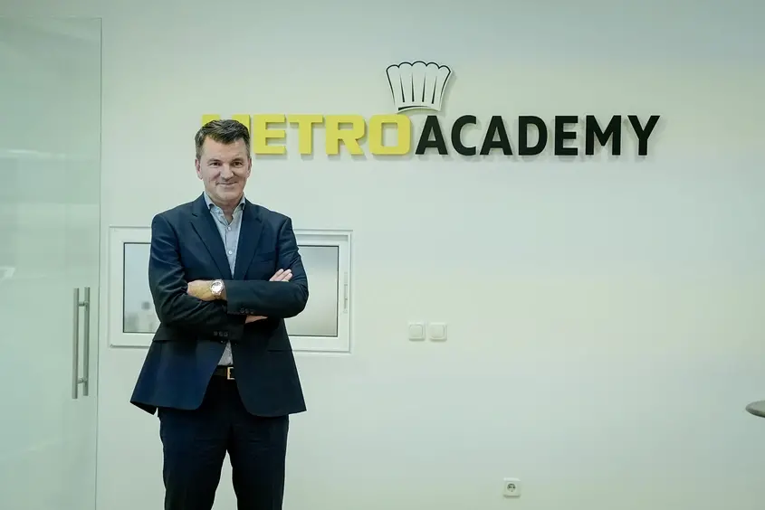 Метро академия