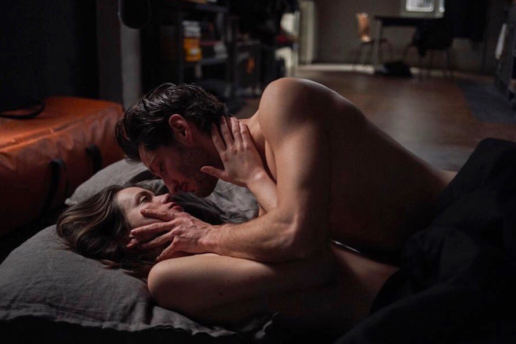 <br><br>
<b>Amants </b>
<br><br>
Историята във френската драма разказва за живота на младо момиче, влюбено в наркодилър. Лиса и Симон са принудени да се разделят, след като един от клиентите му умира от свръхдоза. Изоставена от любимия си, Лиса се запознава с по-възрастен бизнесмен, който обещава да й осигури бъдещето, за което е мечтала. Всичко се преобръща, когато Симон се завръща изненадващо в живота й. Критиците дават високи оценки на актьорското майсторство и подбора на локации за снимките, които са пръснати между Франция, Швейцария и остров Мавриций.