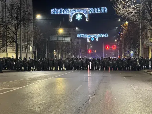 Съдът решава дали да пусне арестуваните от протеста, а МВР задържа още над 30 души