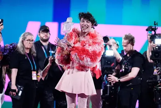 Победителят от Евровизия 2024 Немо връща трофея заради участието на Израел в конкурса