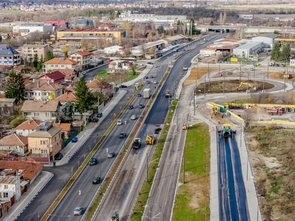 От понеделник отваря за движение новоизграденият участък от бул. "Рожен" в София