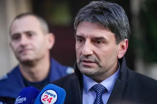 Записите от камерите в тоалетните на 138-о училище отивали директно в телефона на директора