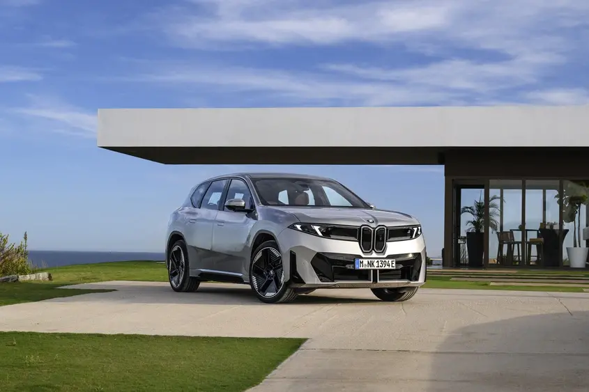 Neue Klasse: най-голямата инвестиция на BMW отблизо - по испанските пътища с iX3