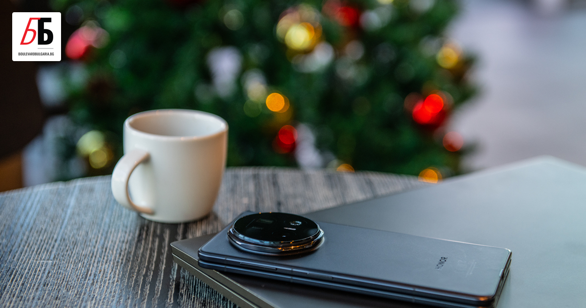 Той е един от най-тънките сгъваеми смартфони в света и