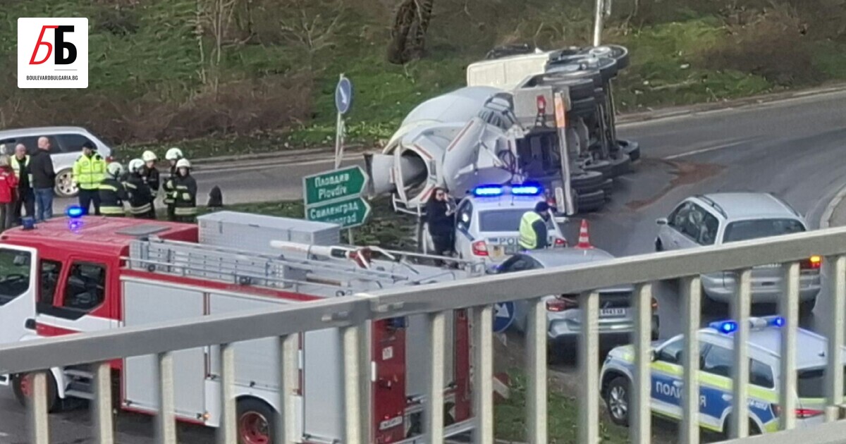 Бетоновоз се обърна сутринта на 6 януари в София. Инцидентът