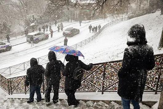 Стотици полети са отменени, има наводнения и жертви заради лошото време в Европа