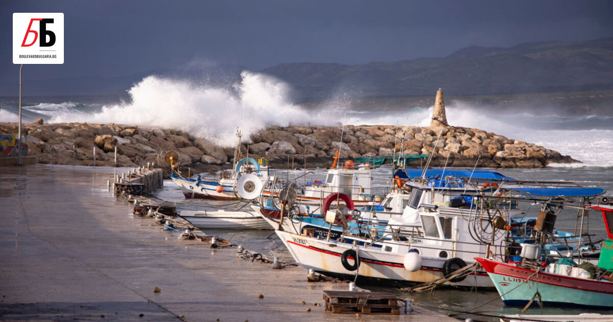 Силен вятър в Гърция доведе до сериозни нарушения в корабния