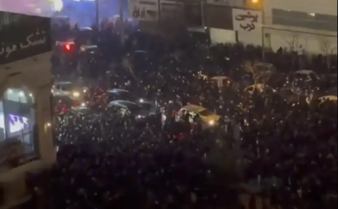 Протестите в Иран продължават въпреки репресиите и прекъснатия достъп до интернет