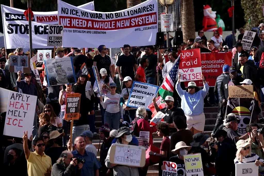 Масови протести се провеждат в САЩ след убийството на жена от имиграционен агент