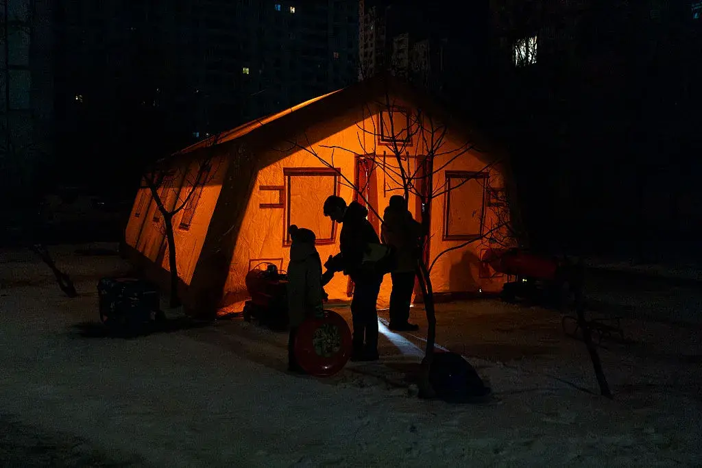 Хиляди домакинства в Украйна са без ток при минусови температури