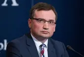 Бивш полски министър, разследван за злоупотреба с власт, получи убежище в Унгария