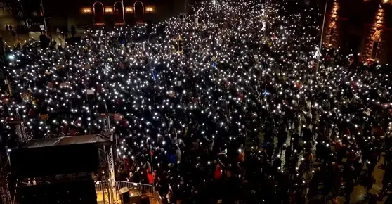 Протест с искане за 100% машинно гласуване събра хиляди в центъра на София (ВИДЕО)