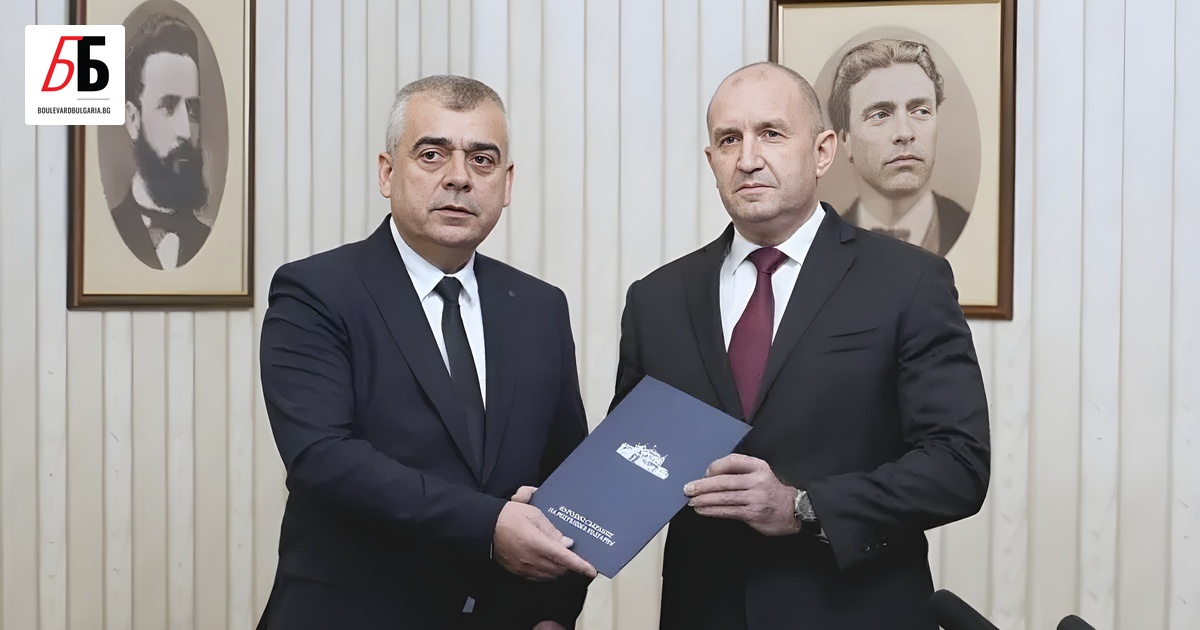 Президентът Румен Радев връчи третия проучвателен мандат за съставяне на