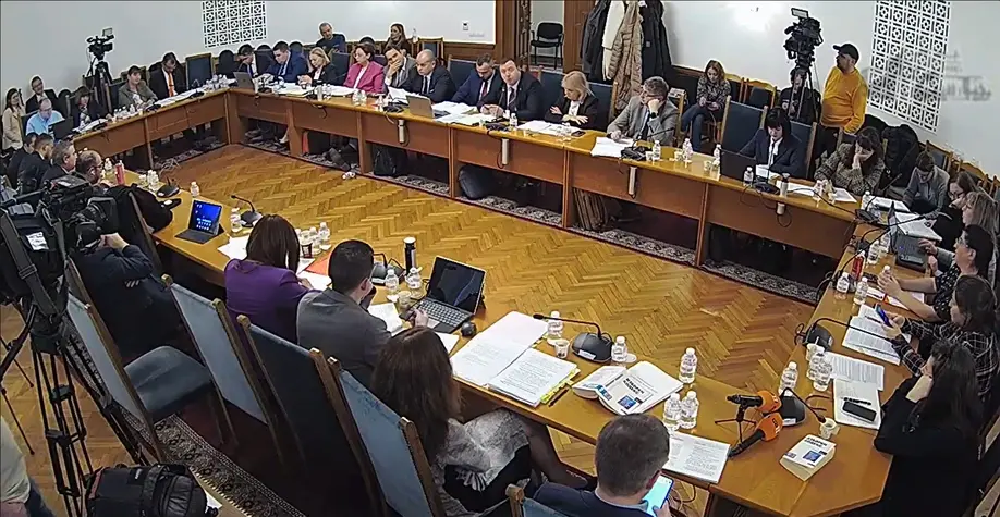 "Информационно обслужване" застава "на входа и на изхода" с промените в изборния кодекс