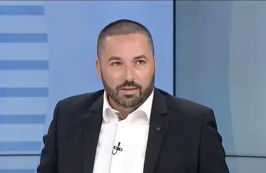 Бащата на Сияна тества нагласите за бъдеща партия