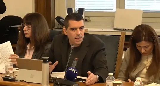 Бюлетини А4 и сканиране от двете страни. Новите изборни правила скараха депутатите 