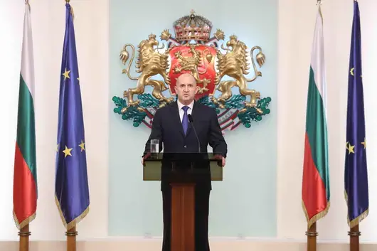 Президентът Румен Радев подава оставка: "Предстои ни битката за бъдещето на отечеството"