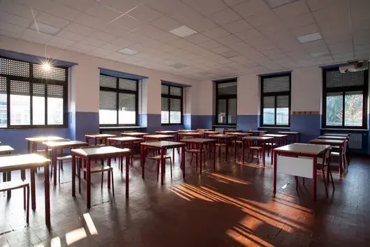 Учениците от 5-12 клас може да се върнат поетапно в клас от 18 януари