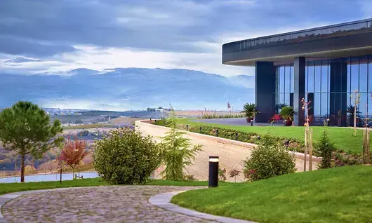 Кънчо Стойчев продаде "Зорница естейт" в сделка, която може да промени винения туризъм в България