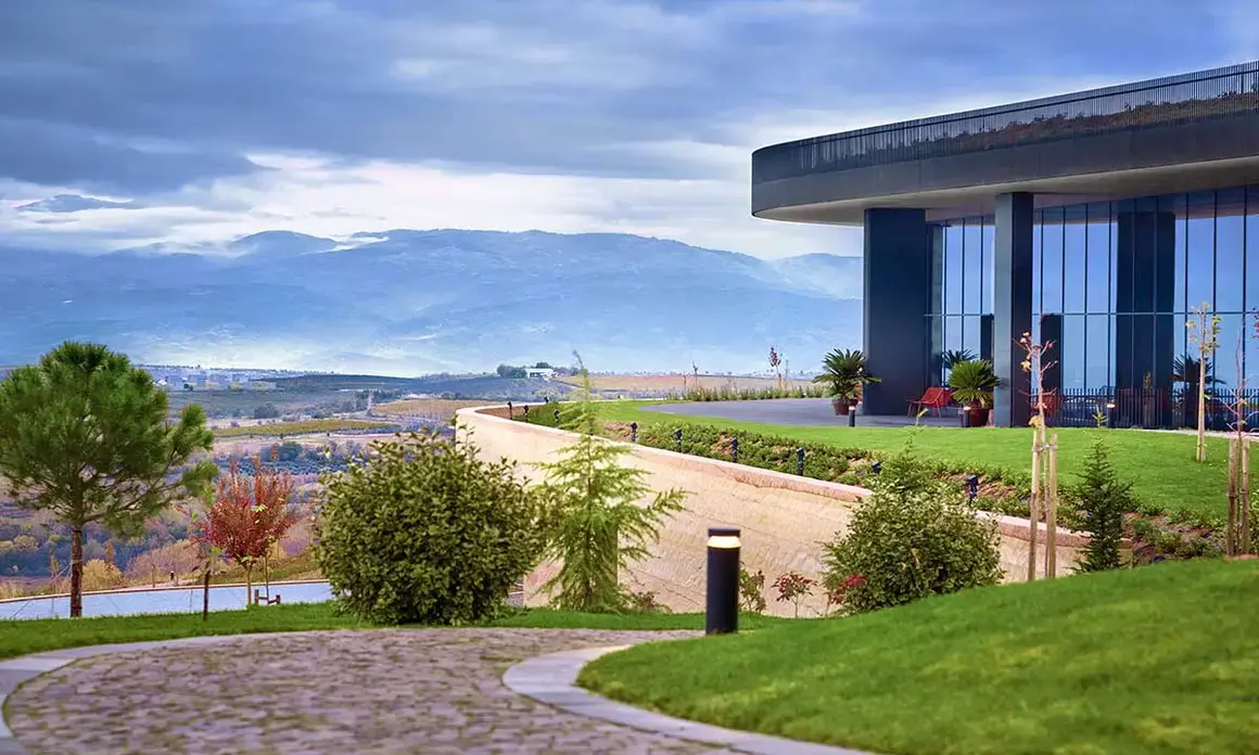 Кънчо Стойчев продаде "Зорница естейт" в сделка, която може да промени винения туризъм в България