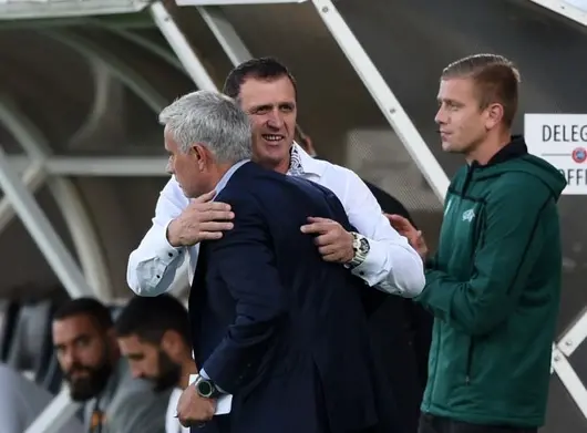 Надежда за футбола ни има, щом Акрапович спечели уважението на Моуриньо