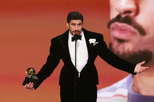 Bad Bunny издигна латино музиката на друго ниво с историческа победа на Grammy и ярко политическо послание