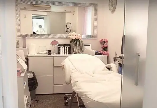 Снимки от козметично студио в Казанлък също изтекоха в интернет 