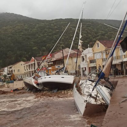 Бурята "Янос" наводни Централна Гърция