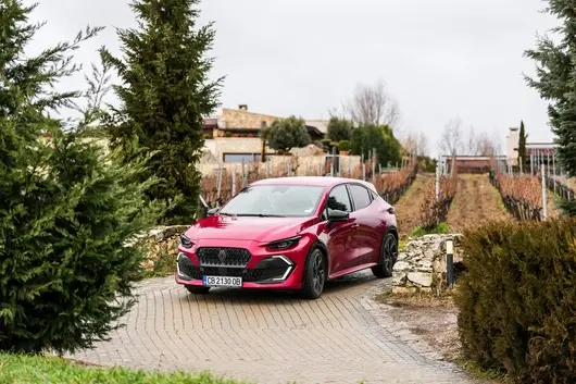 Най-продаваният френски автомобил в нов блясък: Renault Clio VI 