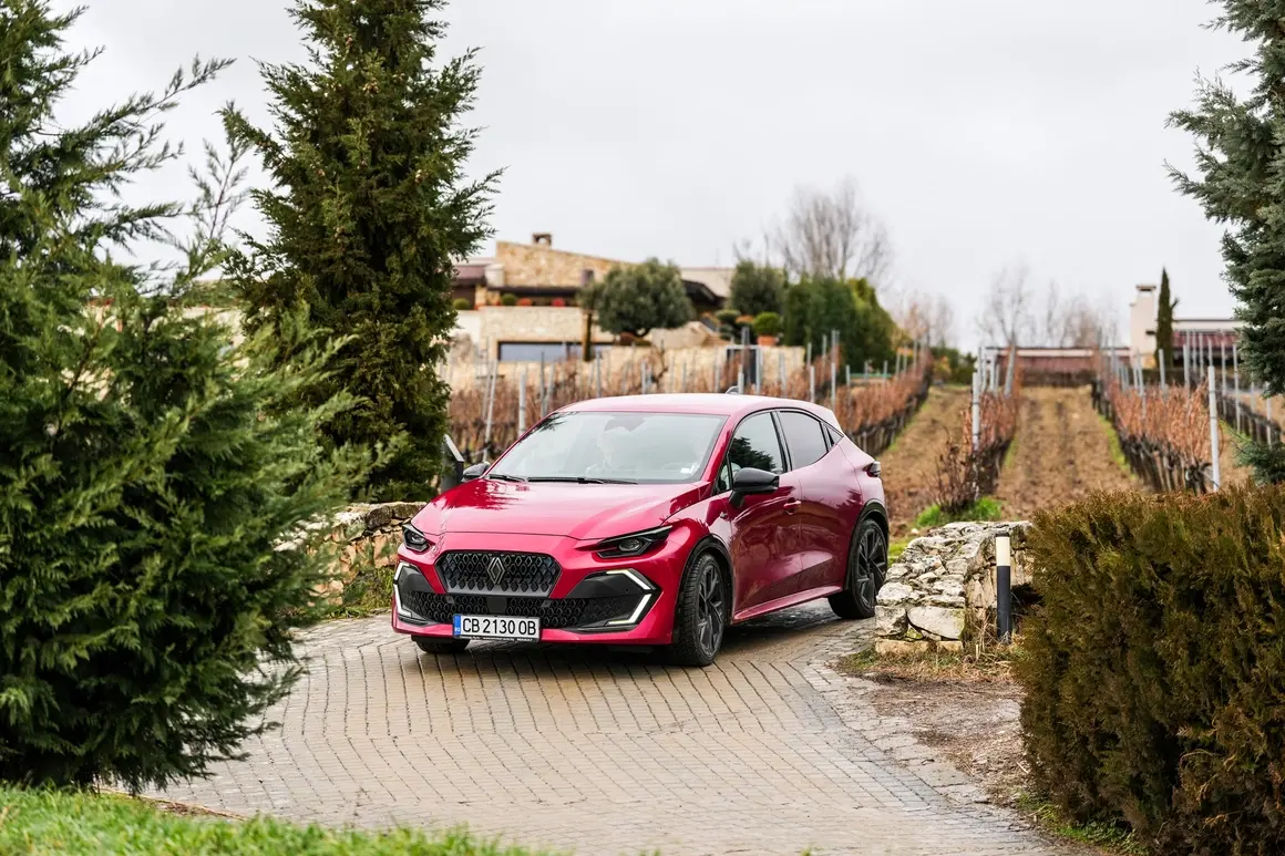 Най-продаваният френски автомобил в нов блясък: Renault Clio VI 