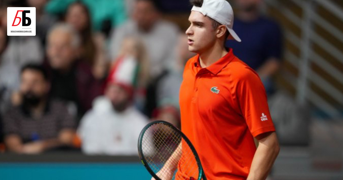 България изостава с 0:2 след първия ден от срещата с