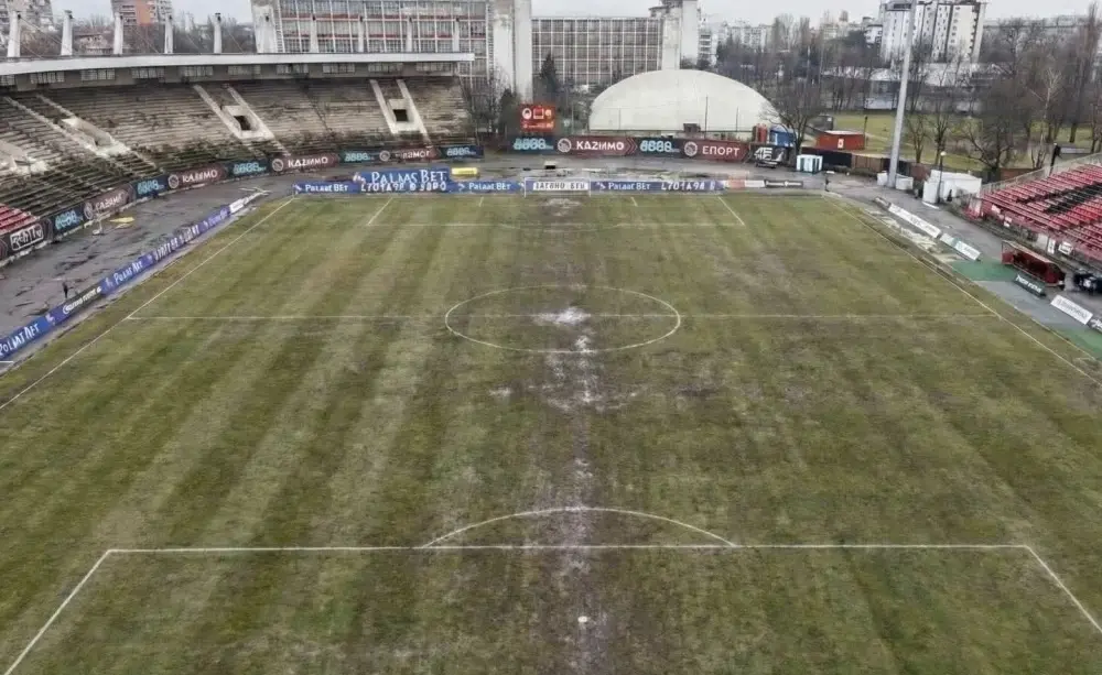 Първа лига се завърна със скандал и футбол на картофени ниви