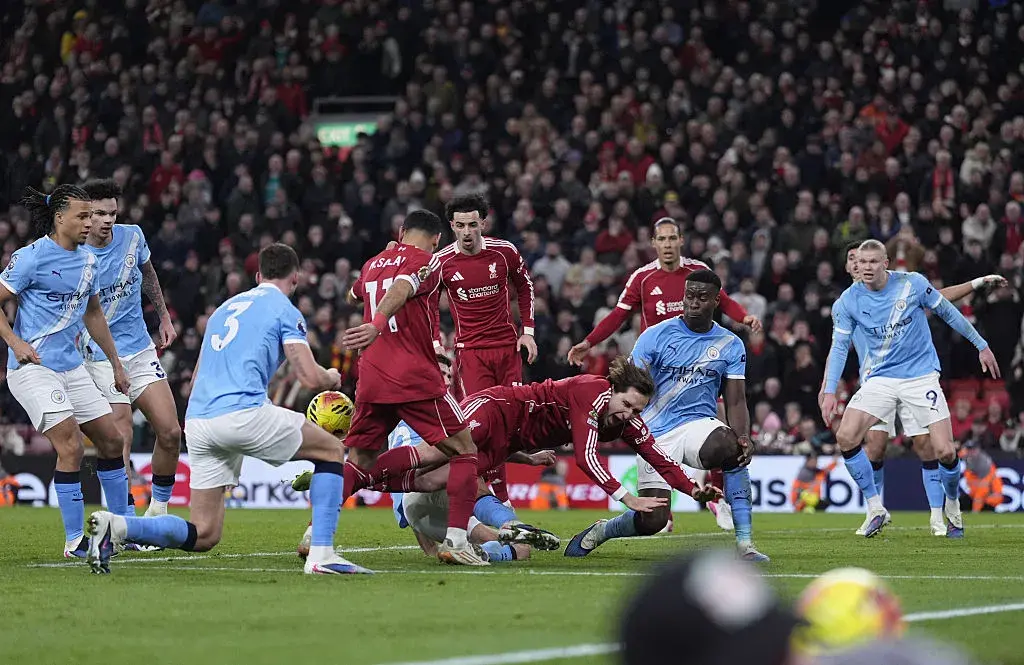"Сити" спечели сблъсъка с "Ливърпул" след спорна дузпа