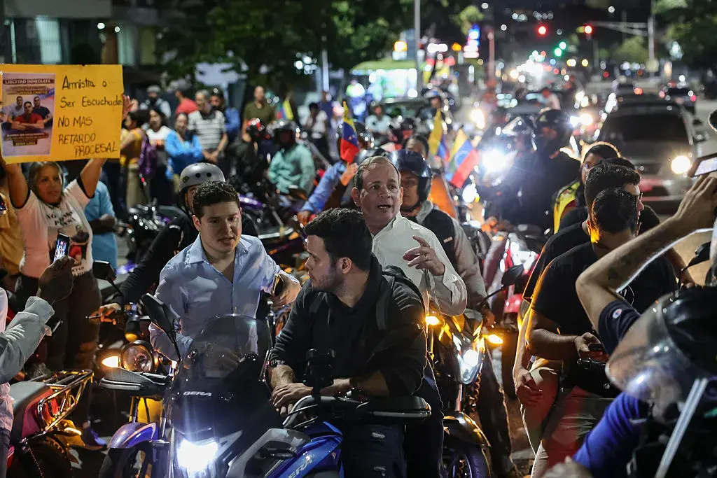 Опозиционен лидер е отвлечен във Венецуела часове след пускането му от затвора